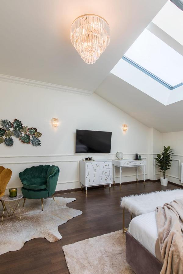 Holt Old Town Luxury Suites بوخارست المظهر الخارجي الصورة