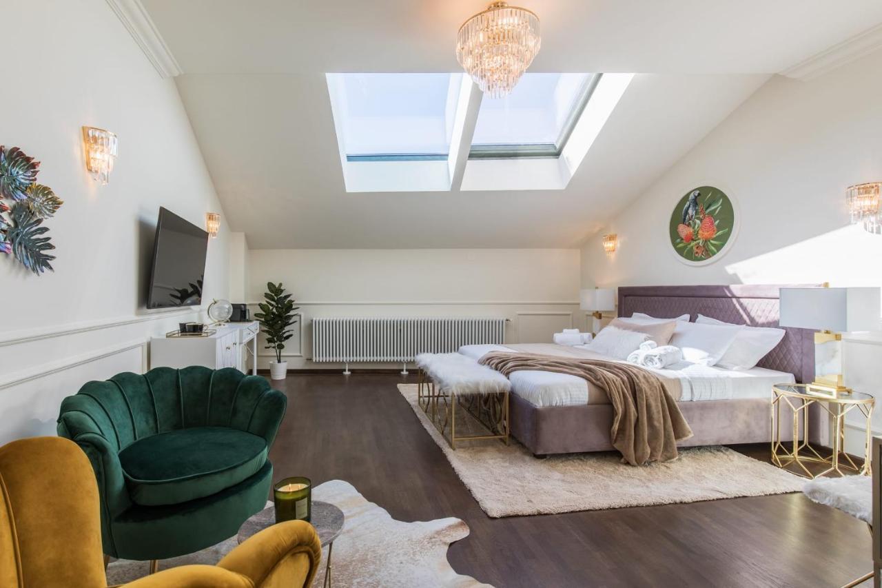 Holt Old Town Luxury Suites بوخارست المظهر الخارجي الصورة