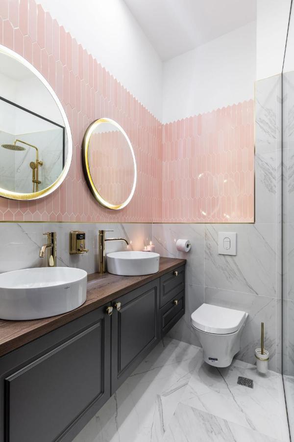 Holt Old Town Luxury Suites بوخارست المظهر الخارجي الصورة