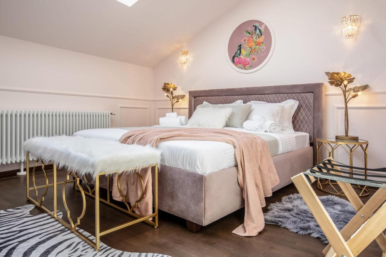 Holt Old Town Luxury Suites بوخارست المظهر الخارجي الصورة