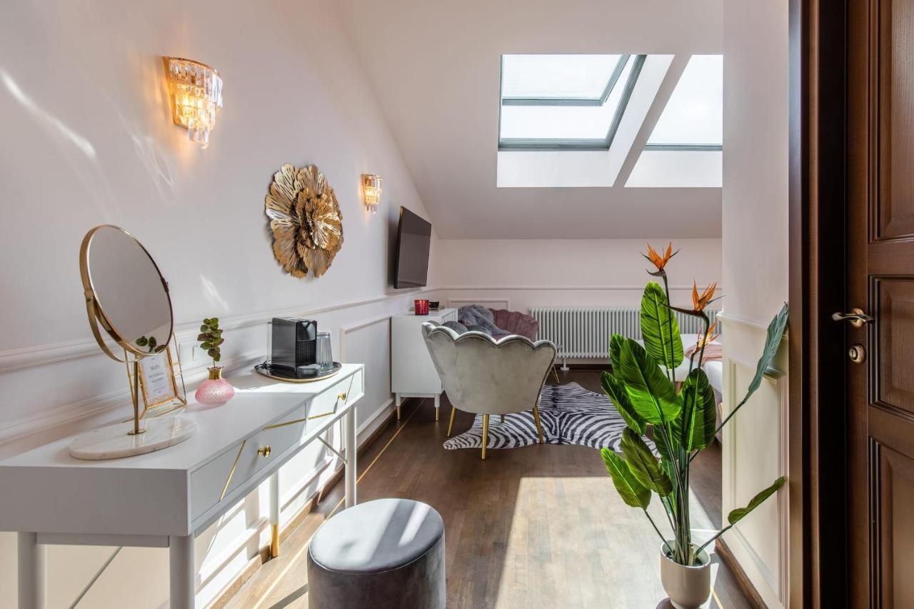 Holt Old Town Luxury Suites بوخارست المظهر الخارجي الصورة