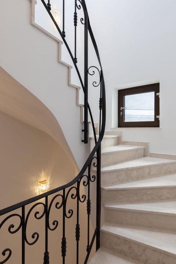 Holt Old Town Luxury Suites بوخارست المظهر الخارجي الصورة