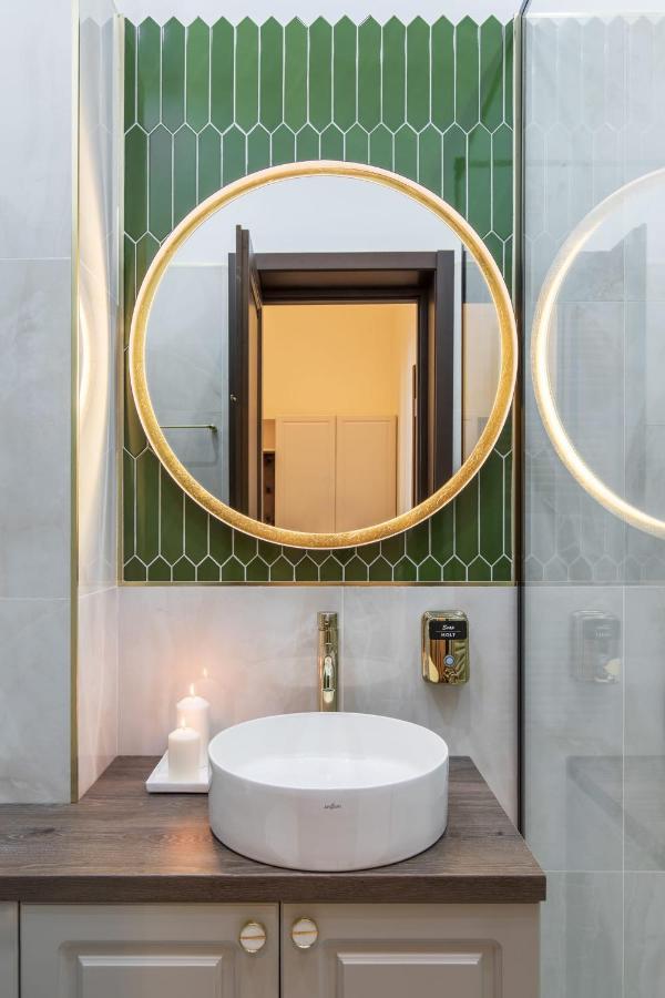Holt Old Town Luxury Suites بوخارست المظهر الخارجي الصورة