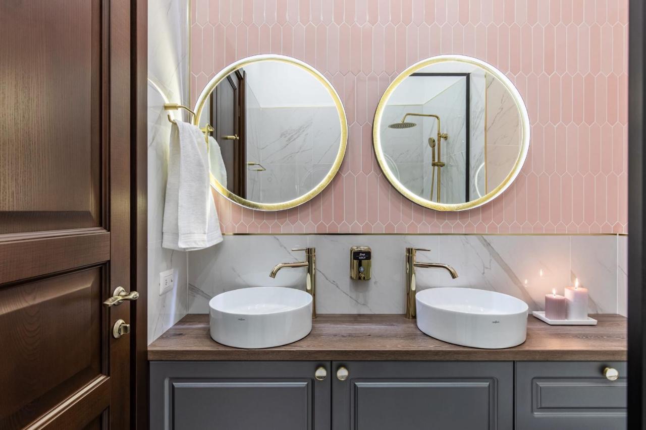 Holt Old Town Luxury Suites بوخارست المظهر الخارجي الصورة