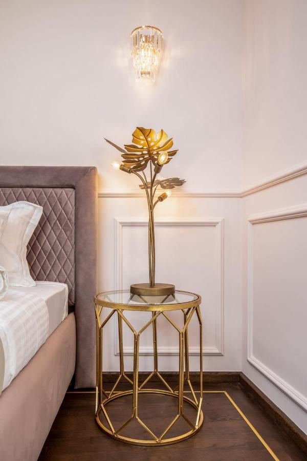 Holt Old Town Luxury Suites بوخارست المظهر الخارجي الصورة