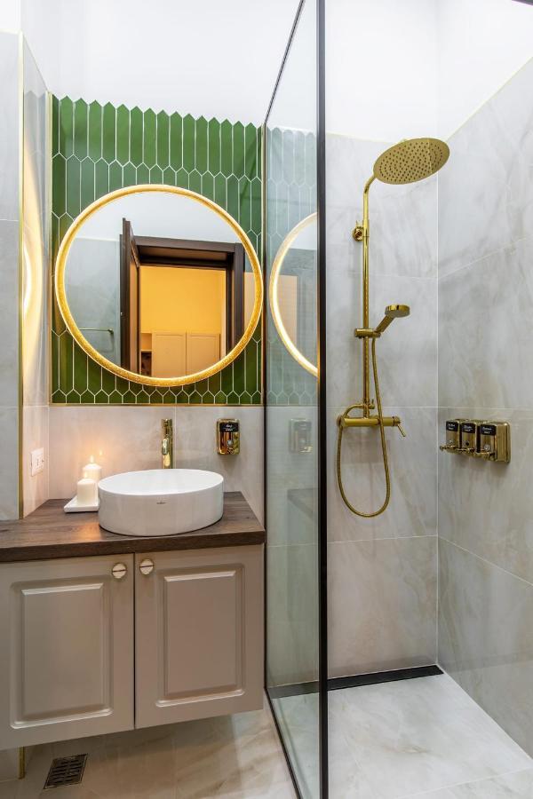 Holt Old Town Luxury Suites بوخارست المظهر الخارجي الصورة