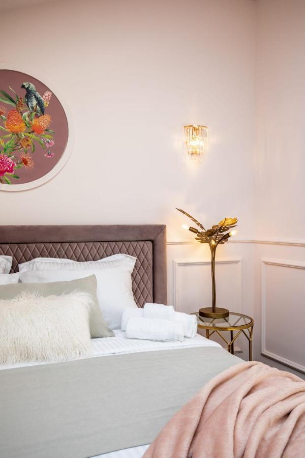 Holt Old Town Luxury Suites بوخارست المظهر الخارجي الصورة